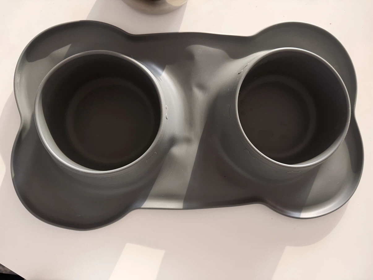 Double Pet Bowl with Silicone Mat - photo 2