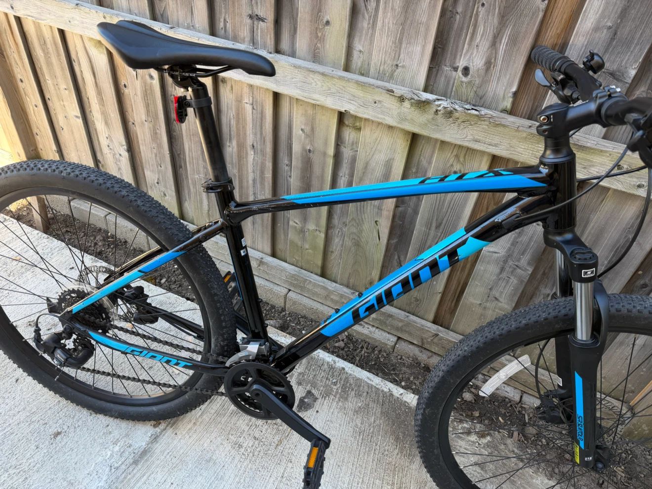 Giant ATX 2 Mountain Bike 27.5” Size M (Good as New)