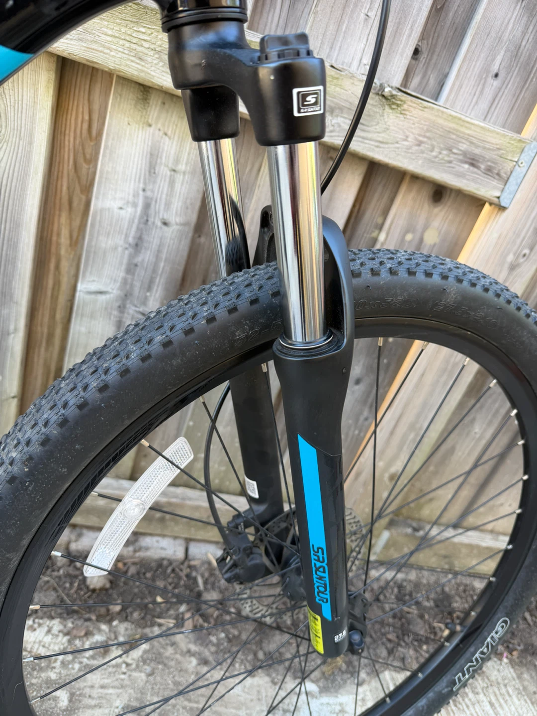 Giant ATX 2 Mountain Bike 27.5” Size M (Good as New) - photo 2