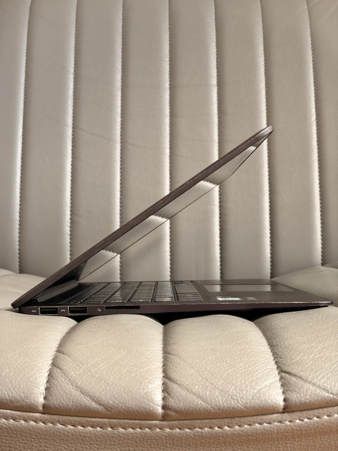Laptop ASUS ZenBook Touch UX305C — m3 / 8GB / 256GB - photo 3
