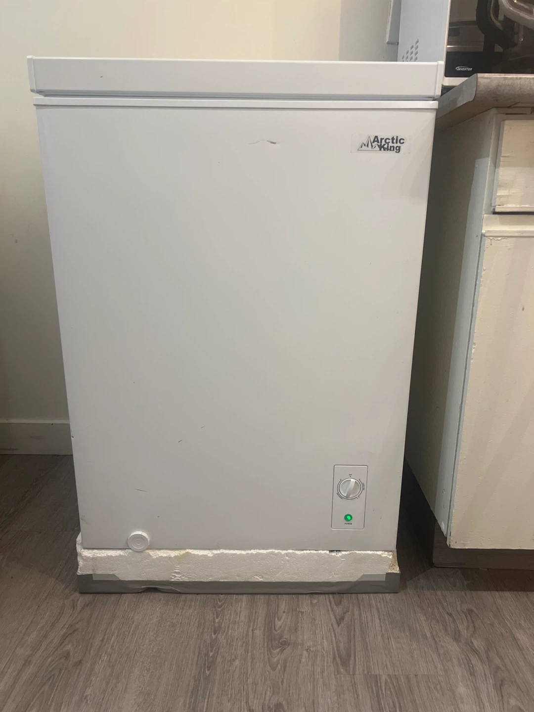 Arctic King 5.1 cu. ft. Convertible Chest Freezer