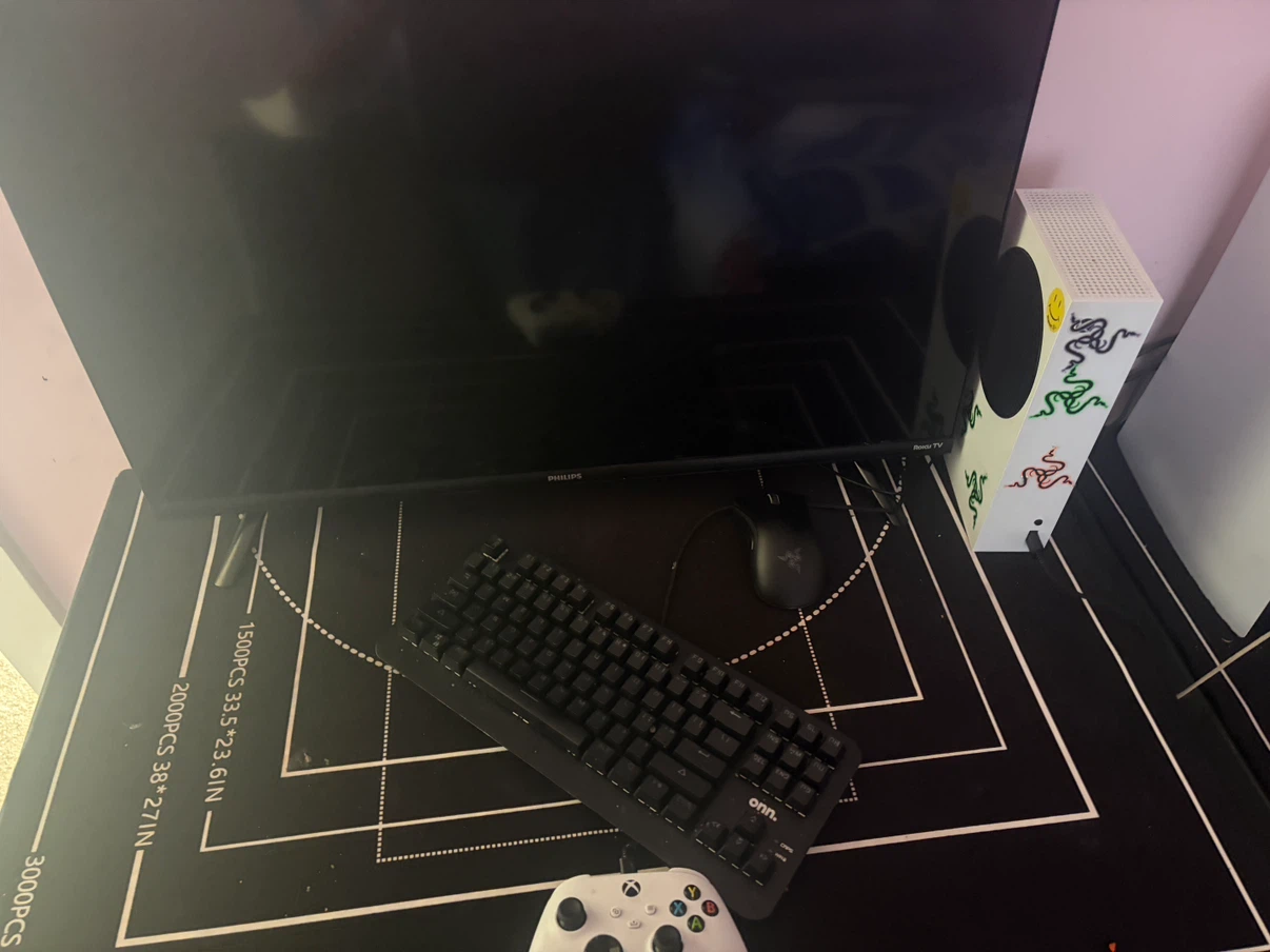 Xbox Series S Console and tv - photo 2