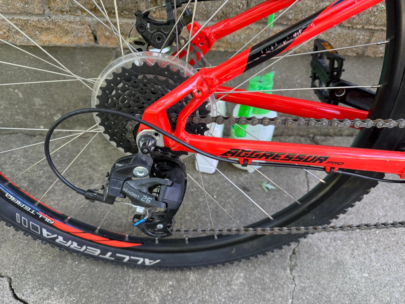 GT Aggressor Pro Mountain Bike - photo 2