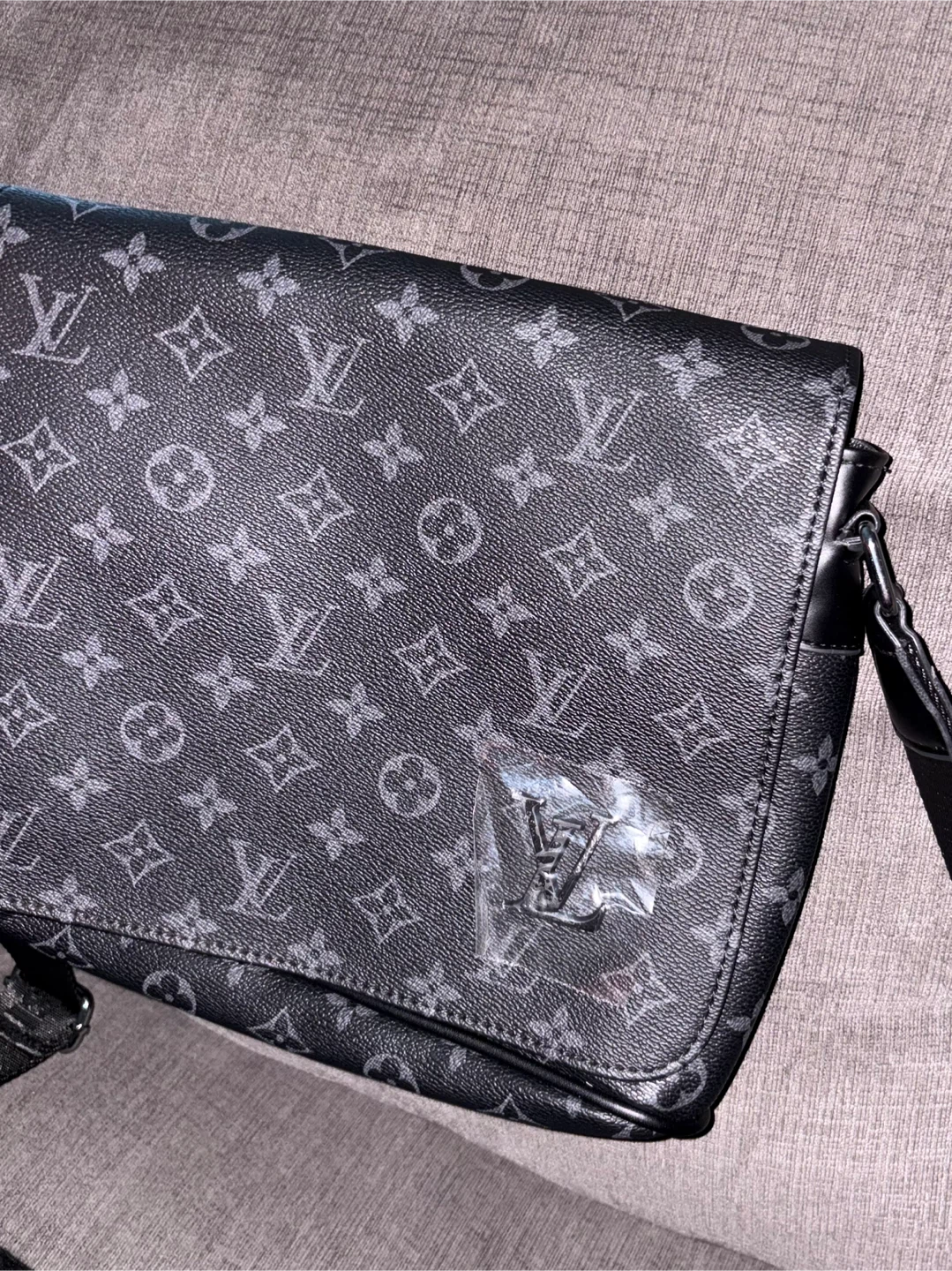 Louis Vuitton Messenger Bag - photo 2