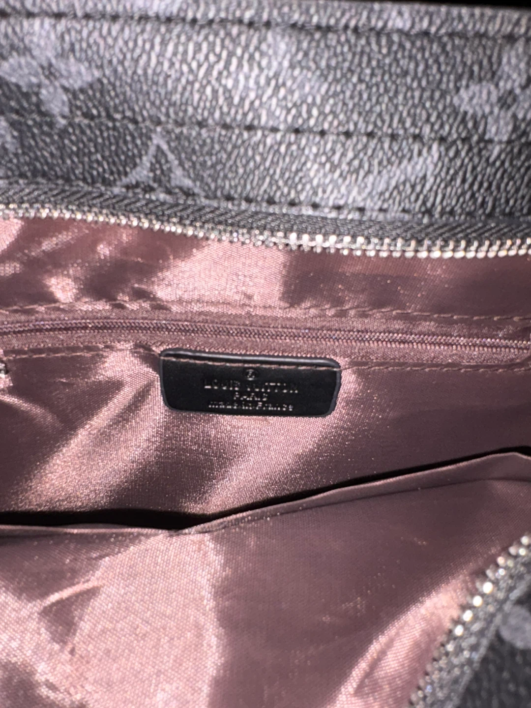 Louis Vuitton Messenger Bag - photo 4