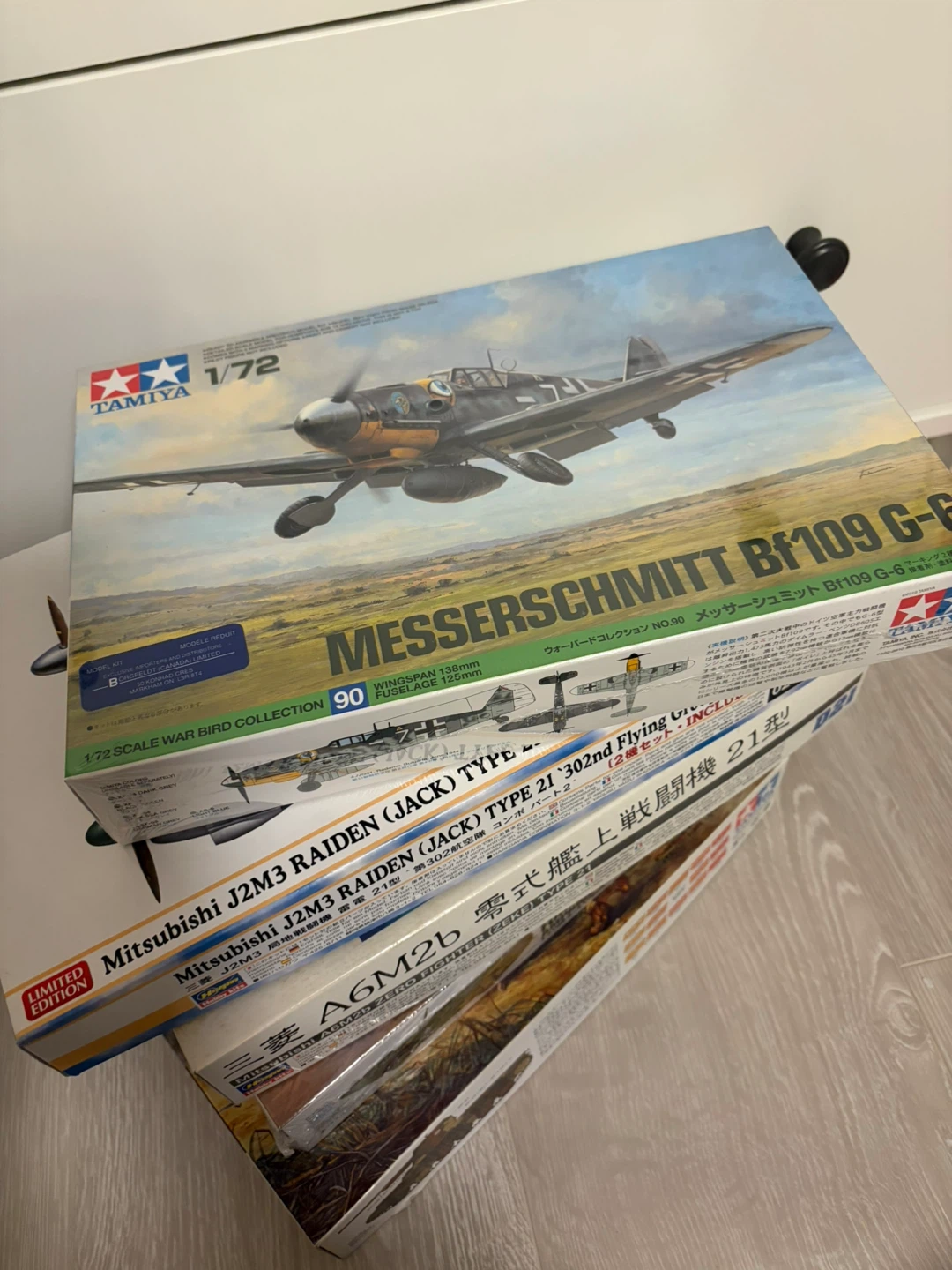 Lot of 5 Military Model Kits Tamiya and Hasegawa - photo 2