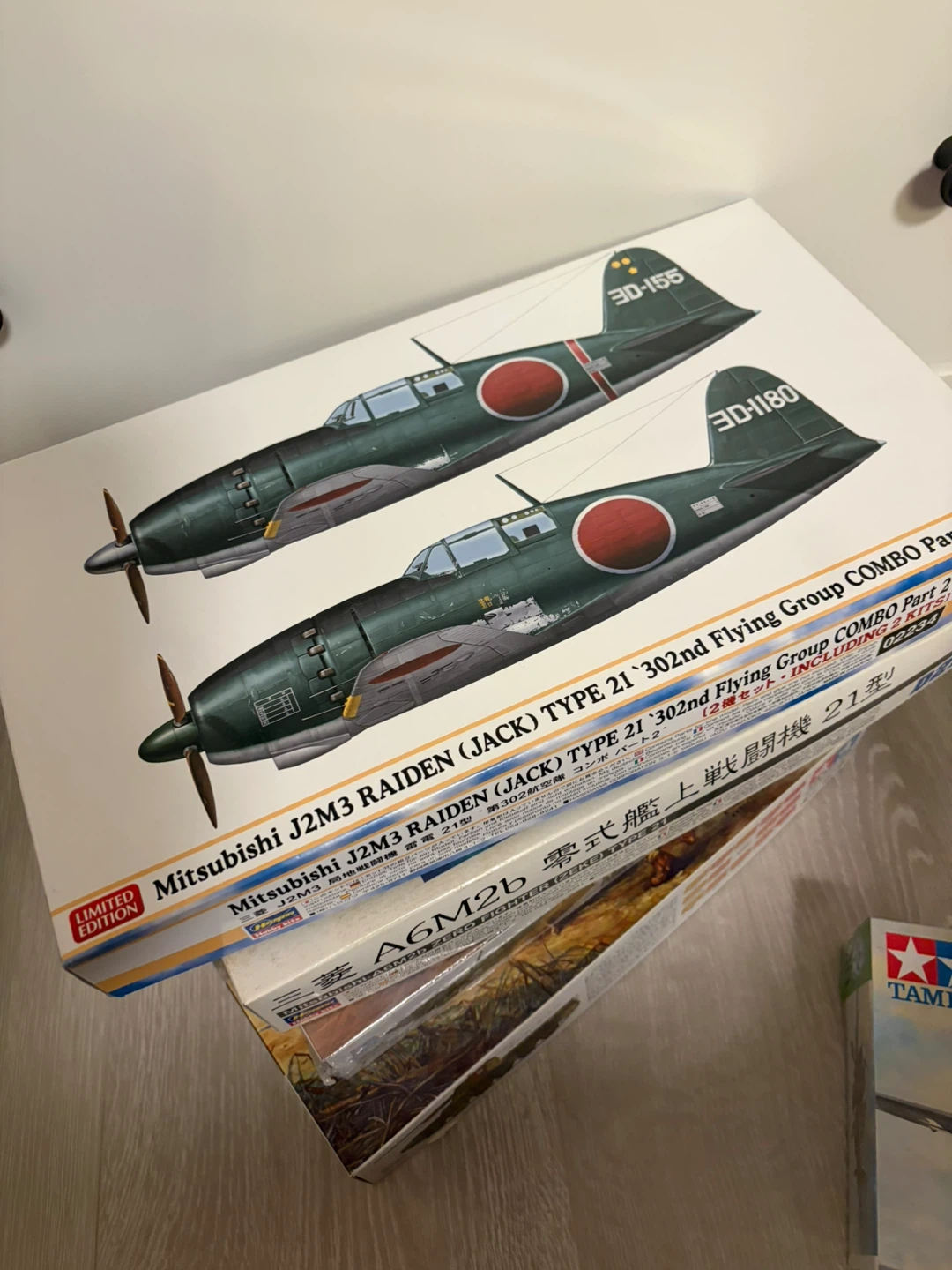 Lot of 5 Military Model Kits Tamiya and Hasegawa - photo 3