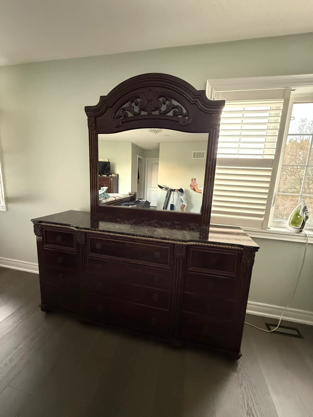 Traditional Bedroom Dresser with Large Mirror