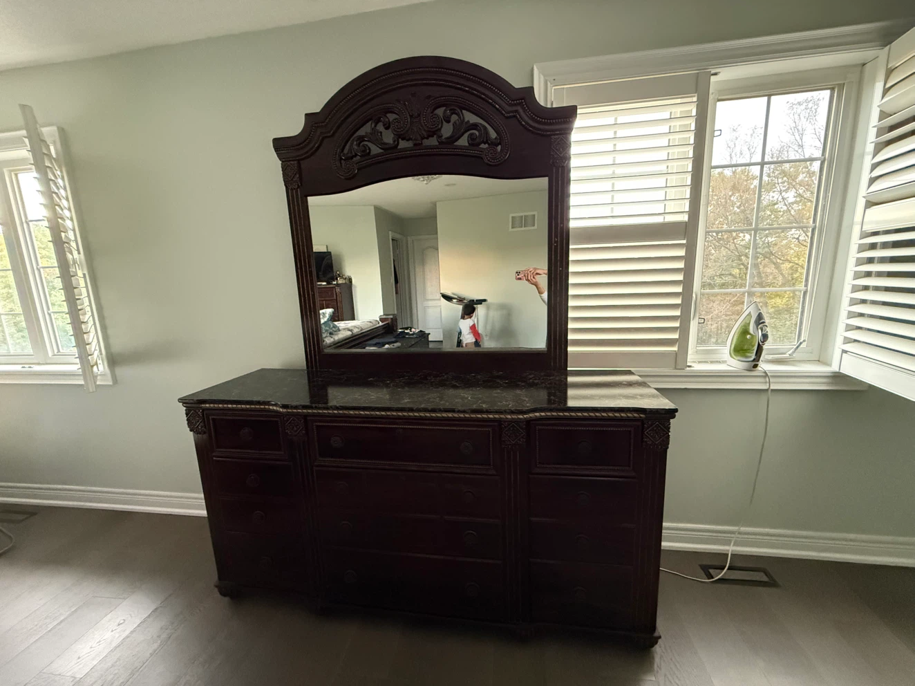 Traditional Bedroom Dresser with Large Mirror - photo 2