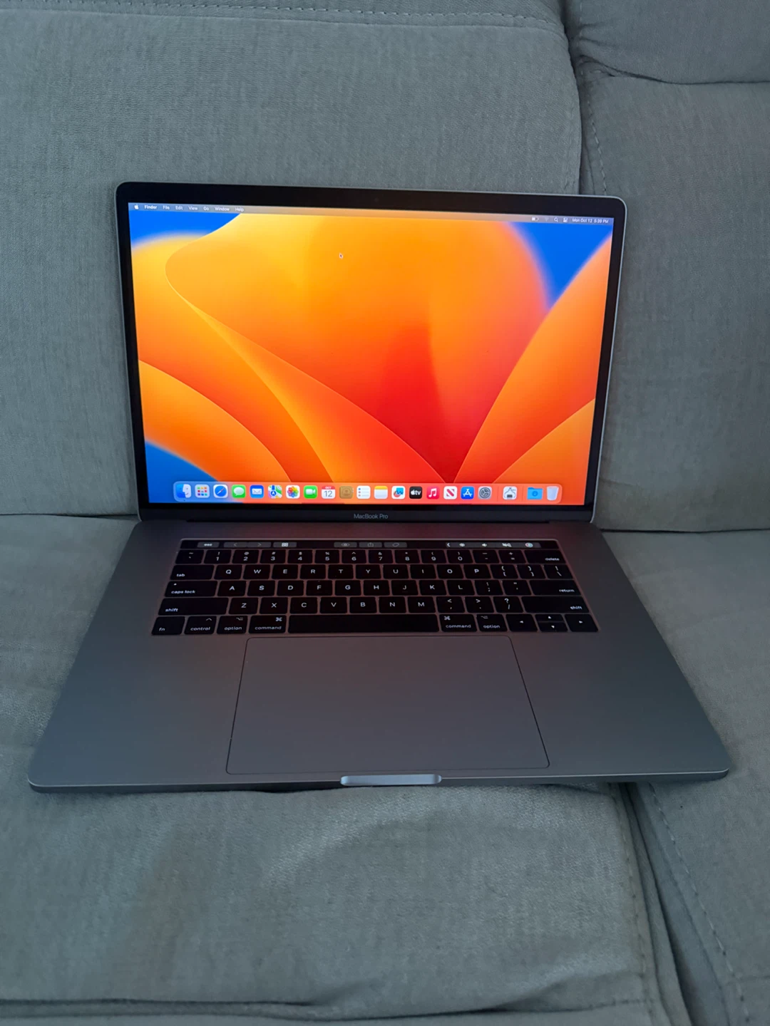 MacBook Pro 15” 2017 Touch Bar Touch ID 16gb ram ssd