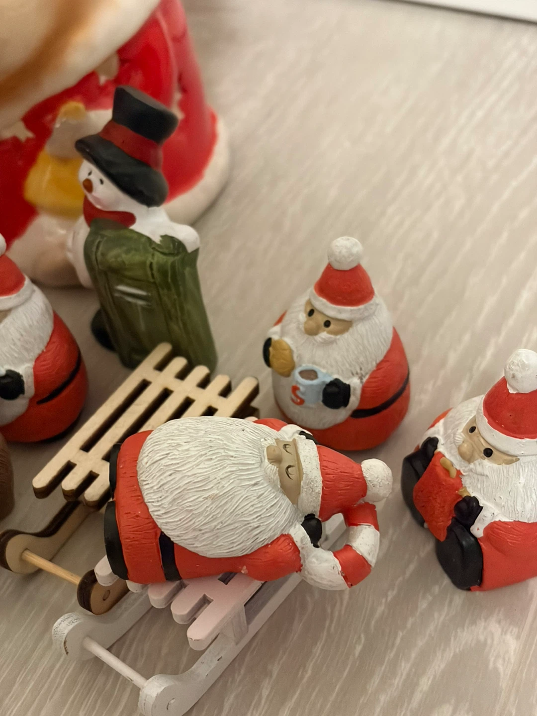 Cute Christmas Figurines & Lanterns Set - photo 2