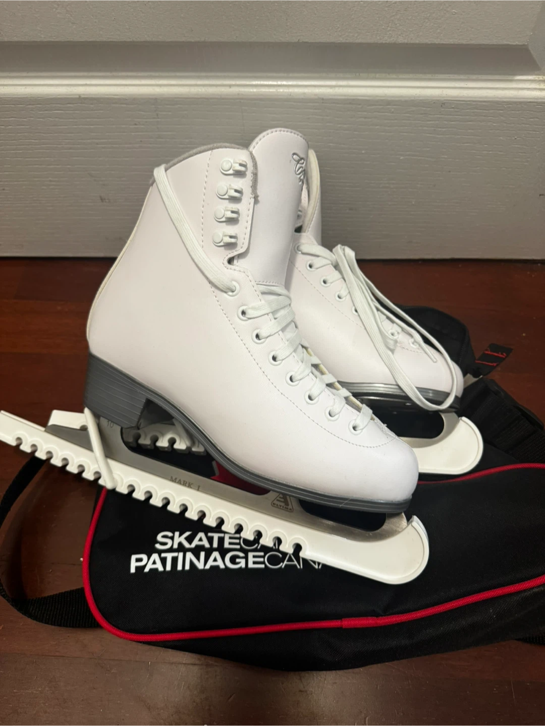 Cameo 200 Figure Skates Size 8