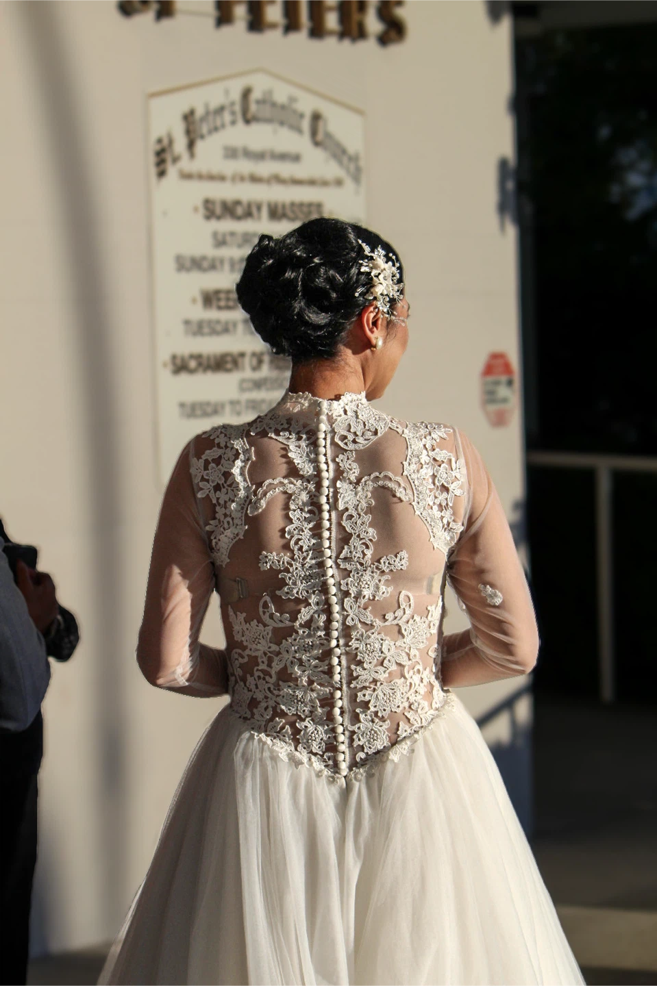 White lace wedding gown - photo 2
