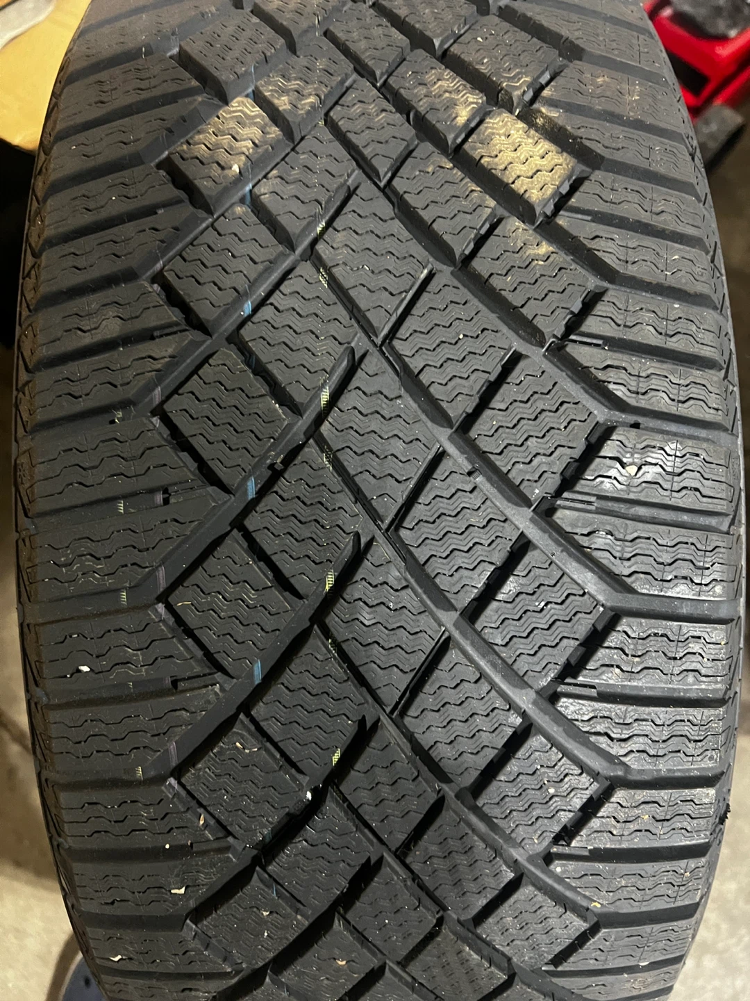 Continental VikingContact 7 Winter Tire 245/45 R19