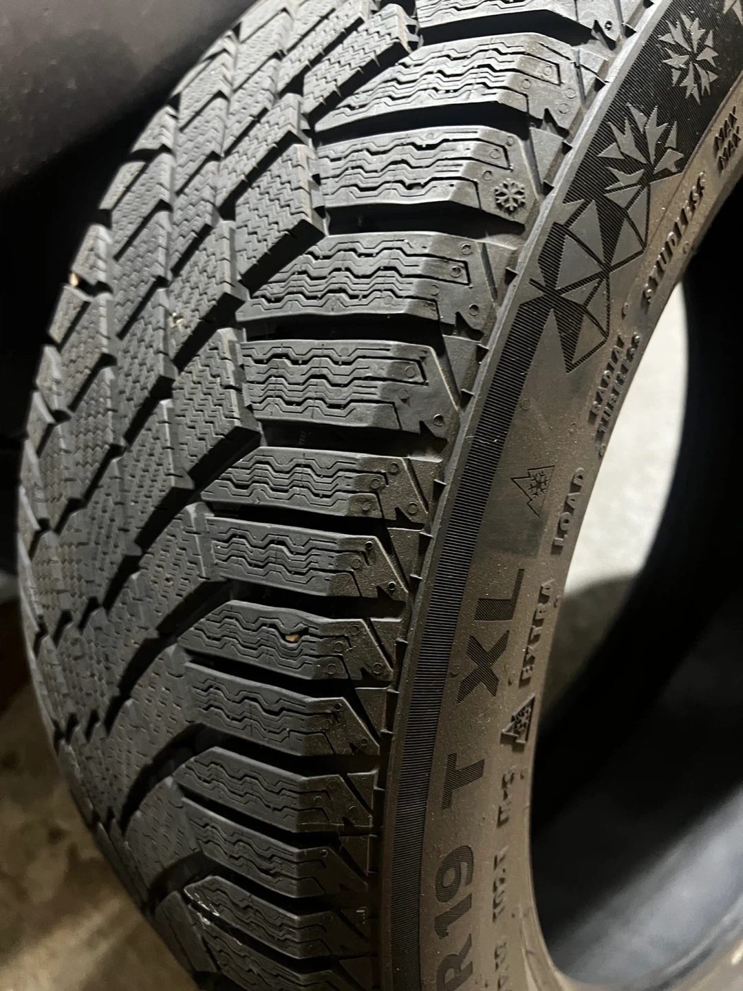 Continental VikingContact 7 Winter Tire 245/45 R19 - photo 4