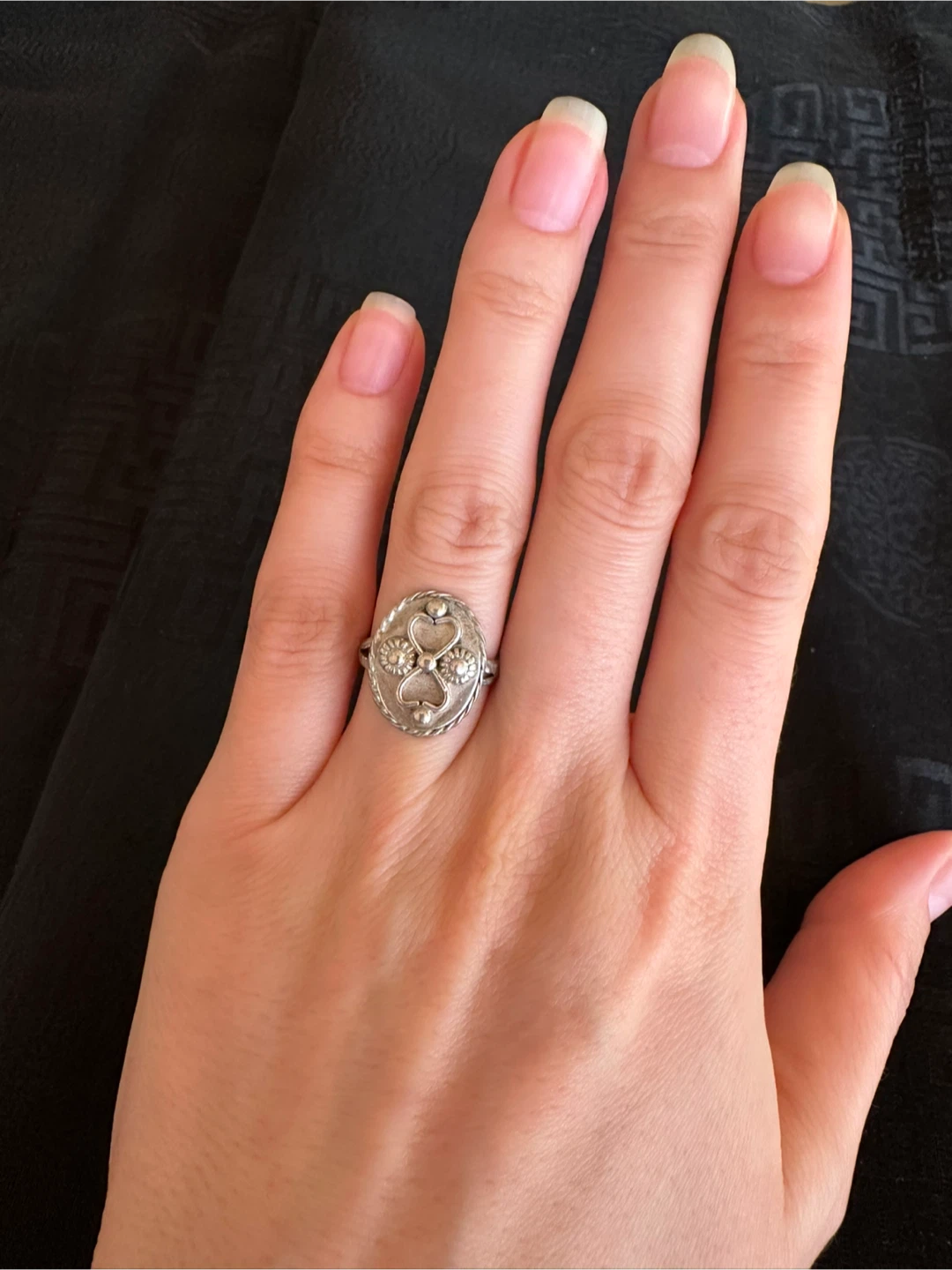 Vintage Silver decorative oval ring