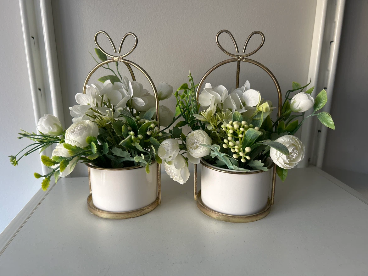 Set of two decorative flower pots with faux white flowers