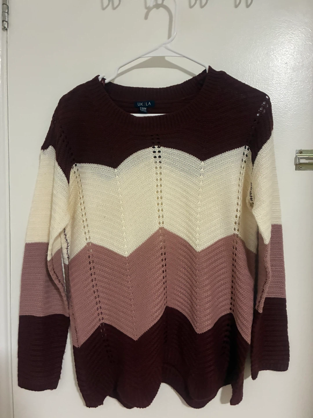 UK2LA Chevron Pattern Sweater, Medium
