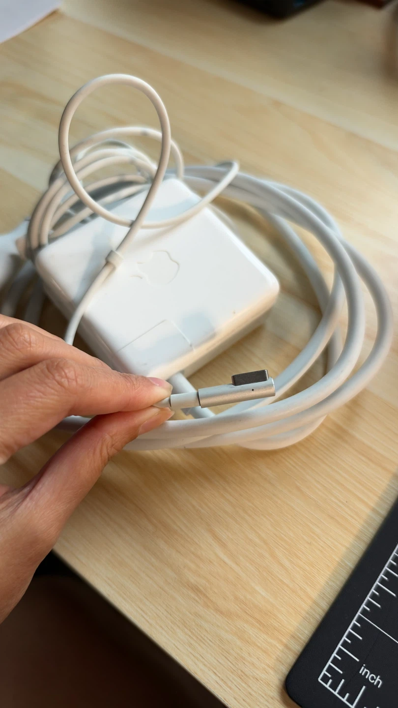 Apple 85W MagSafe Power Adapter A1343 - photo 2