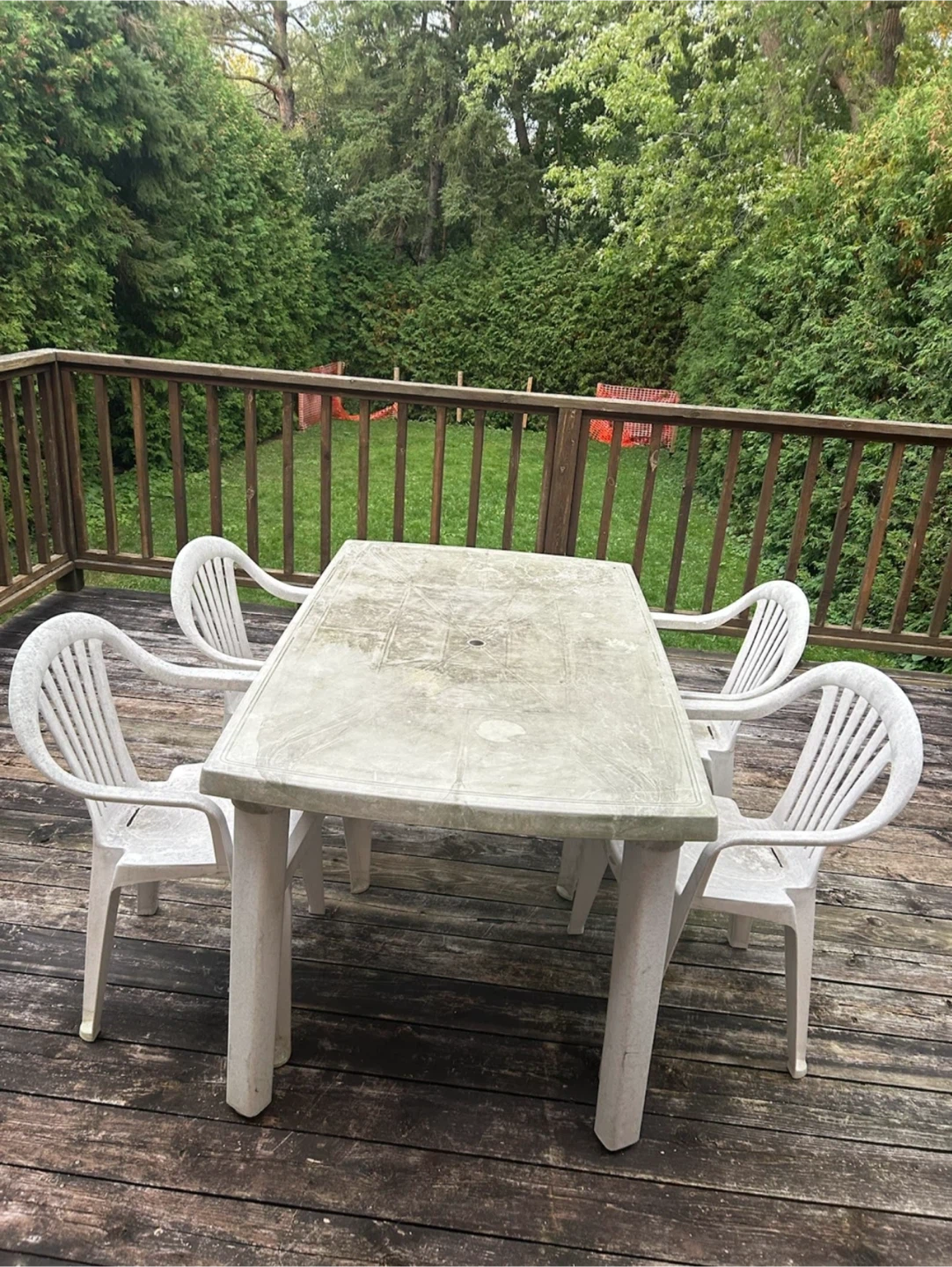 Outdoor Patio Table and 4 Chairs