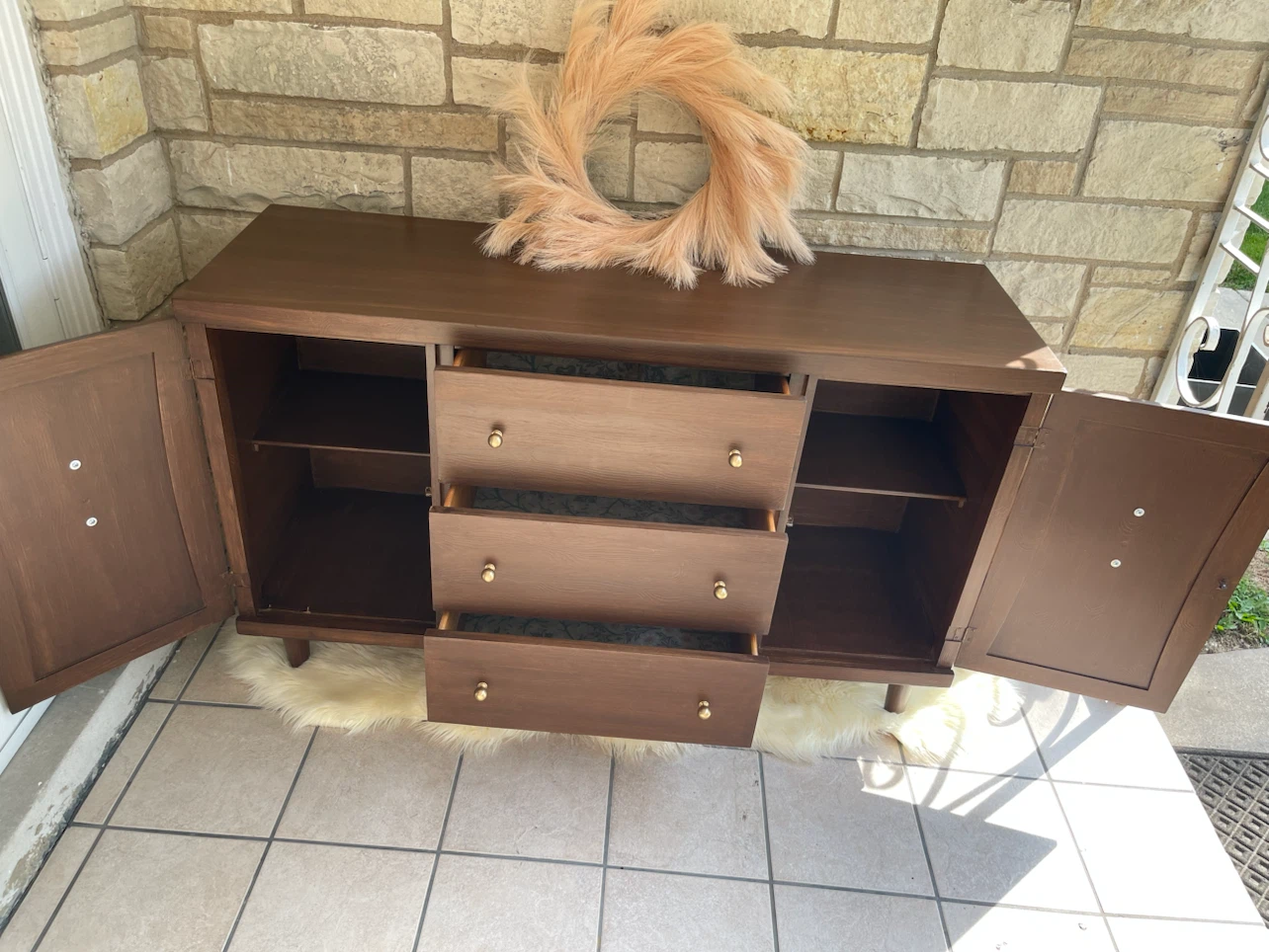 Restored MCM Beautiful Credenza/Tv Stand/Entrance Piece - photo 4