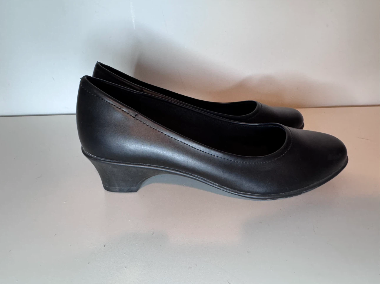 SafeTStep Black Comfort Shoes - photo 2