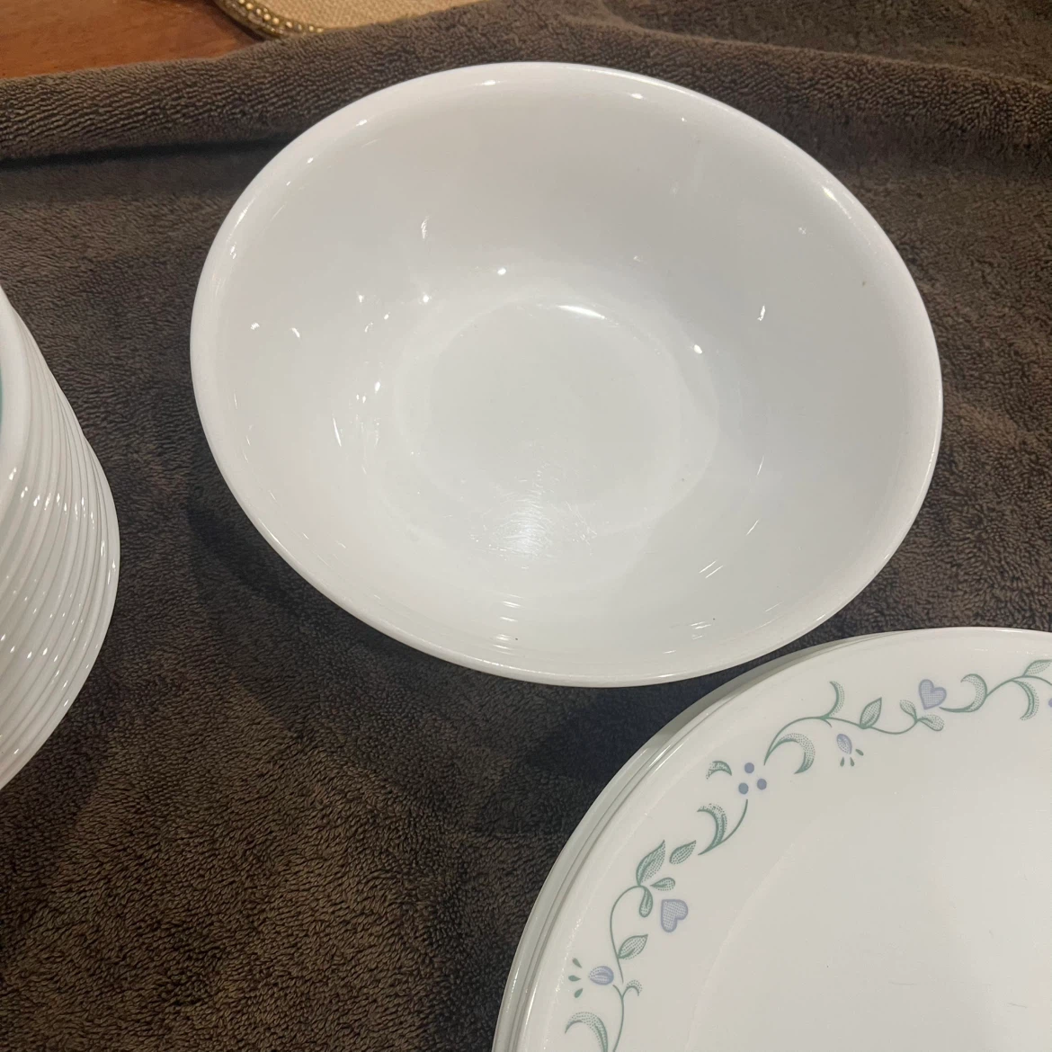 Corelle Heart Pattern Dinnerware Set for 12 - photo 3