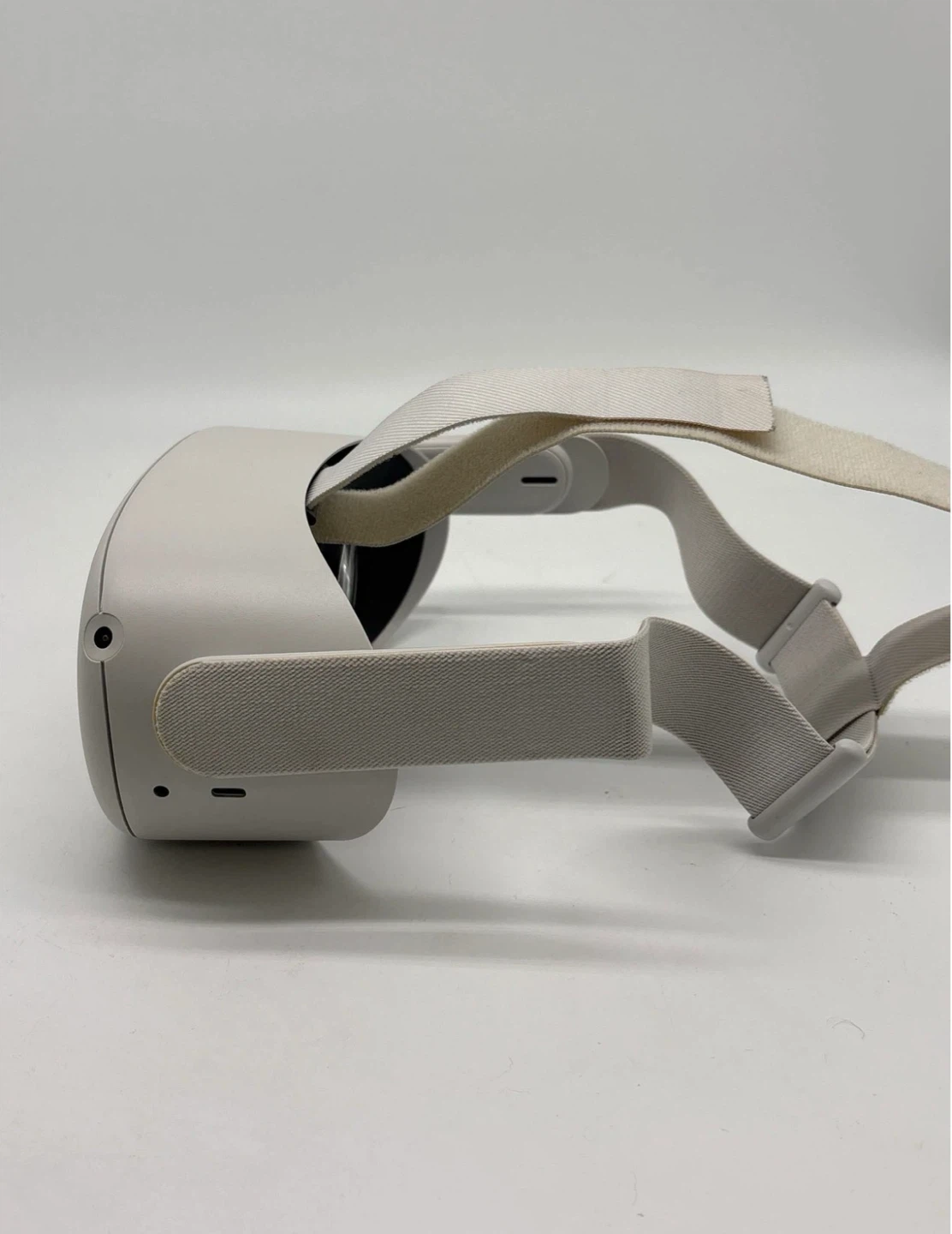 Meta Quest 2 VR Headset and Controllers - photo 4
