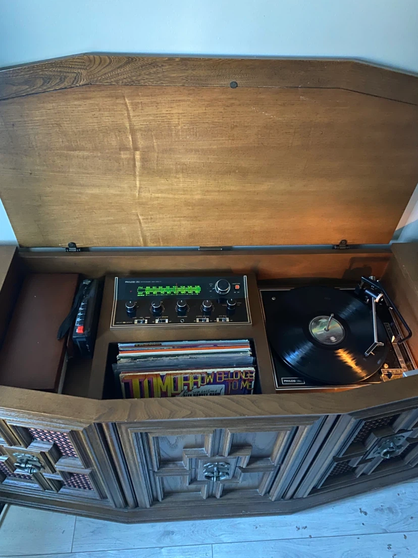 Vintage Record Player - photo 2