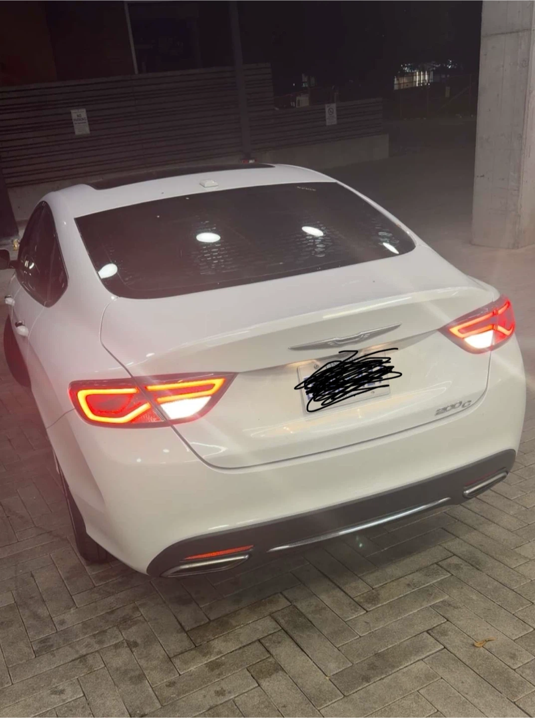 2015 Chrysler 200C Sedan - photo 3