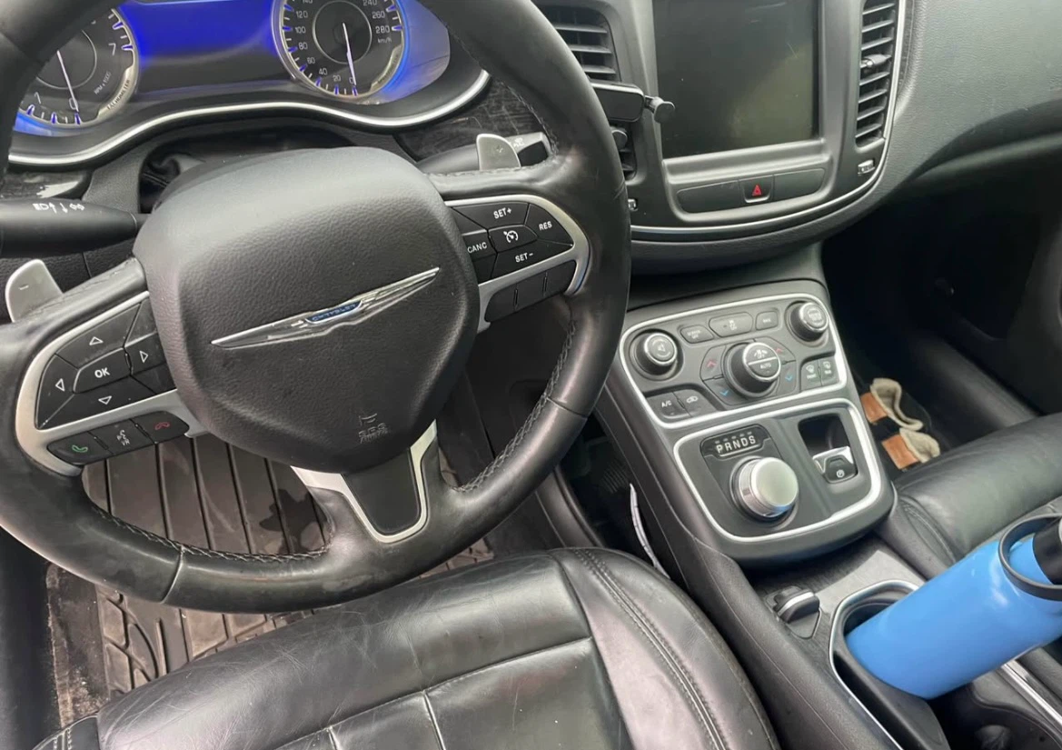 2015 Chrysler 200C Sedan - photo 4