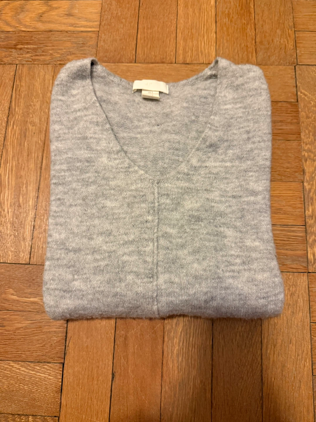 H&M Light Gray V-Neck Sweater - photo 2