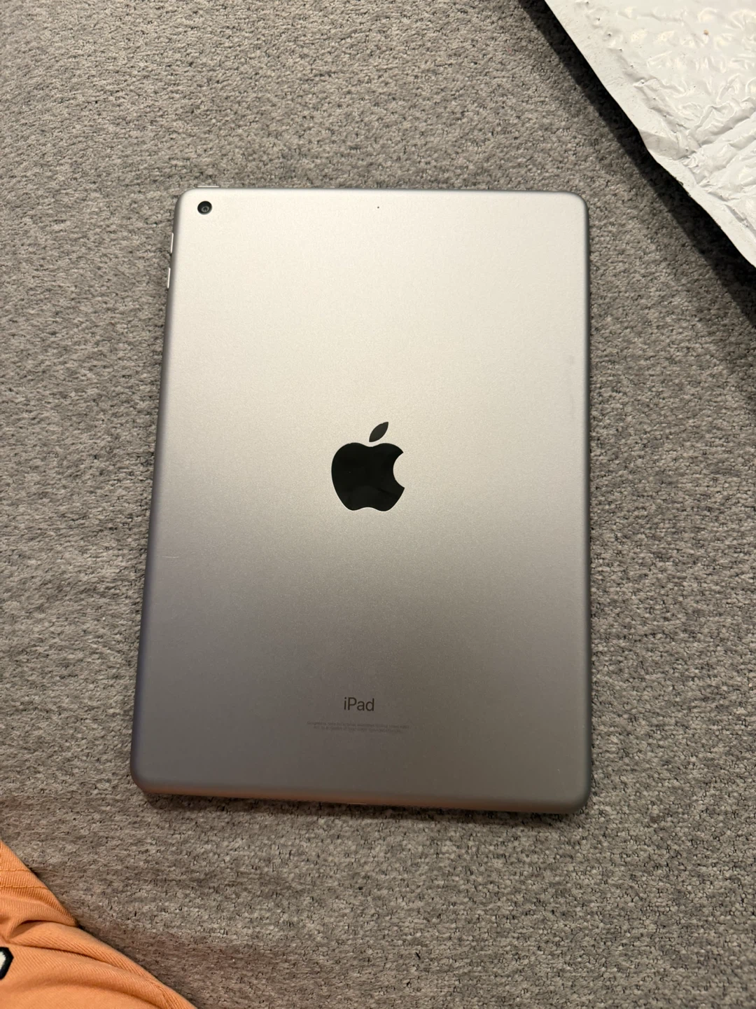 Apple iPad - photo 2