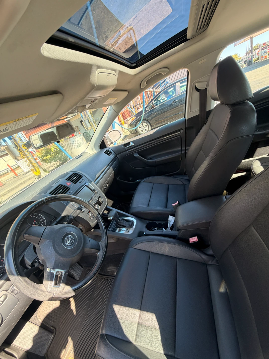 Silver Volkswagen Jetta Sedan - photo 2