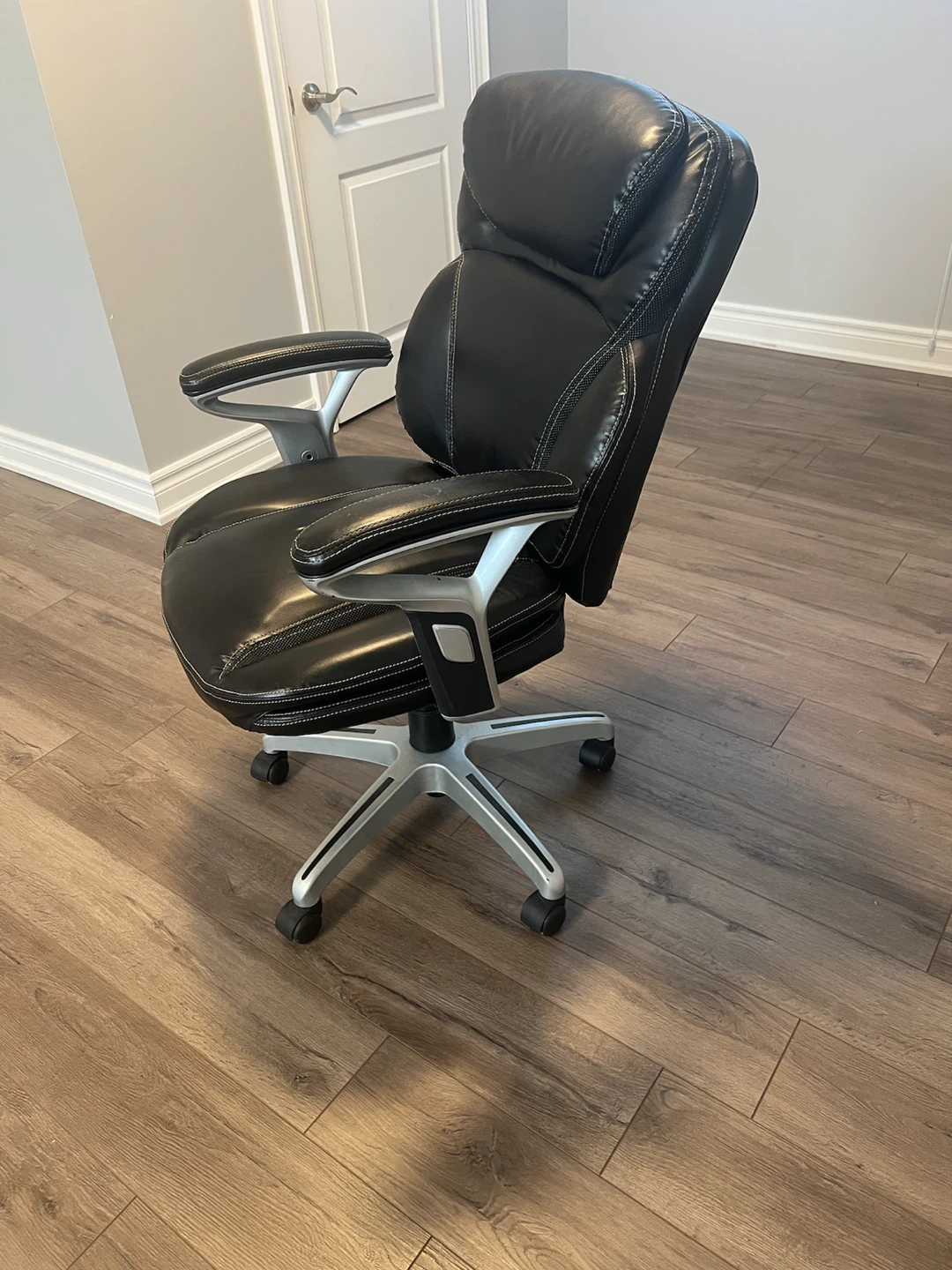 Black Ergonomic Office Chair - photo 3