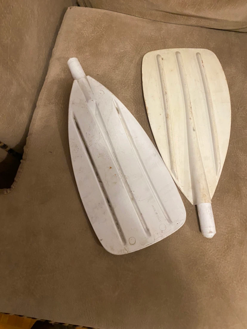 Pair of White Plastic Boat Oar Blades - photo 2