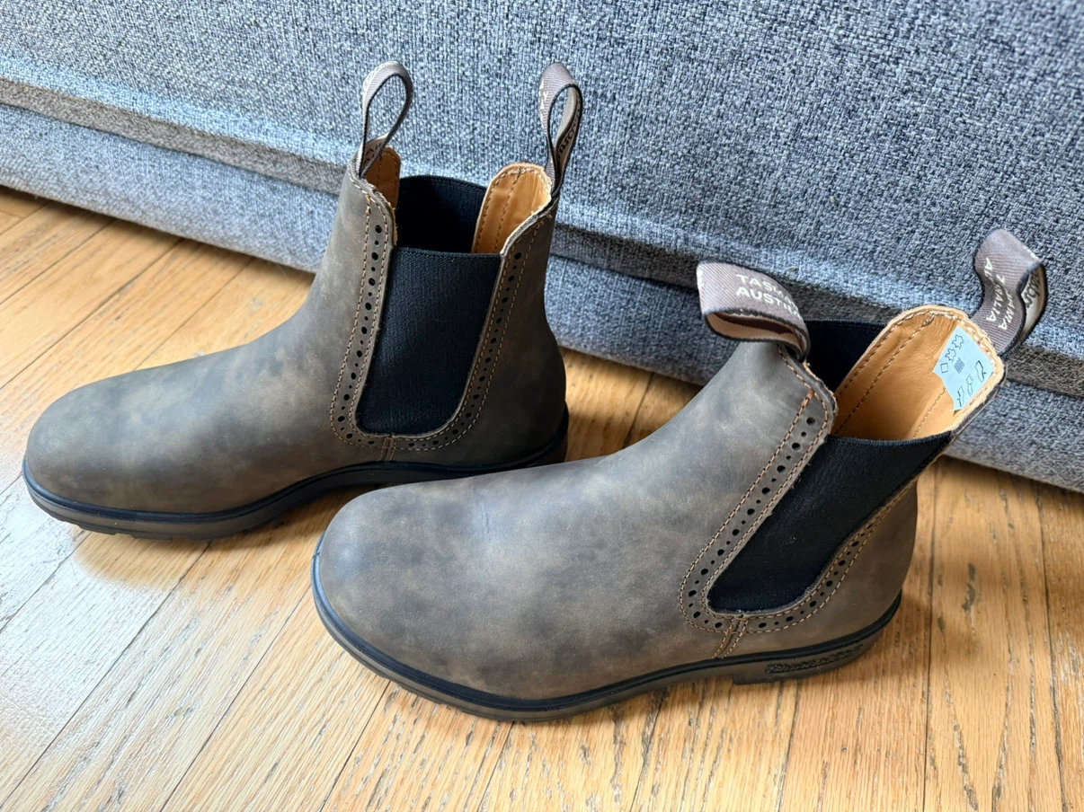 Blundstone boots, brown, size 5