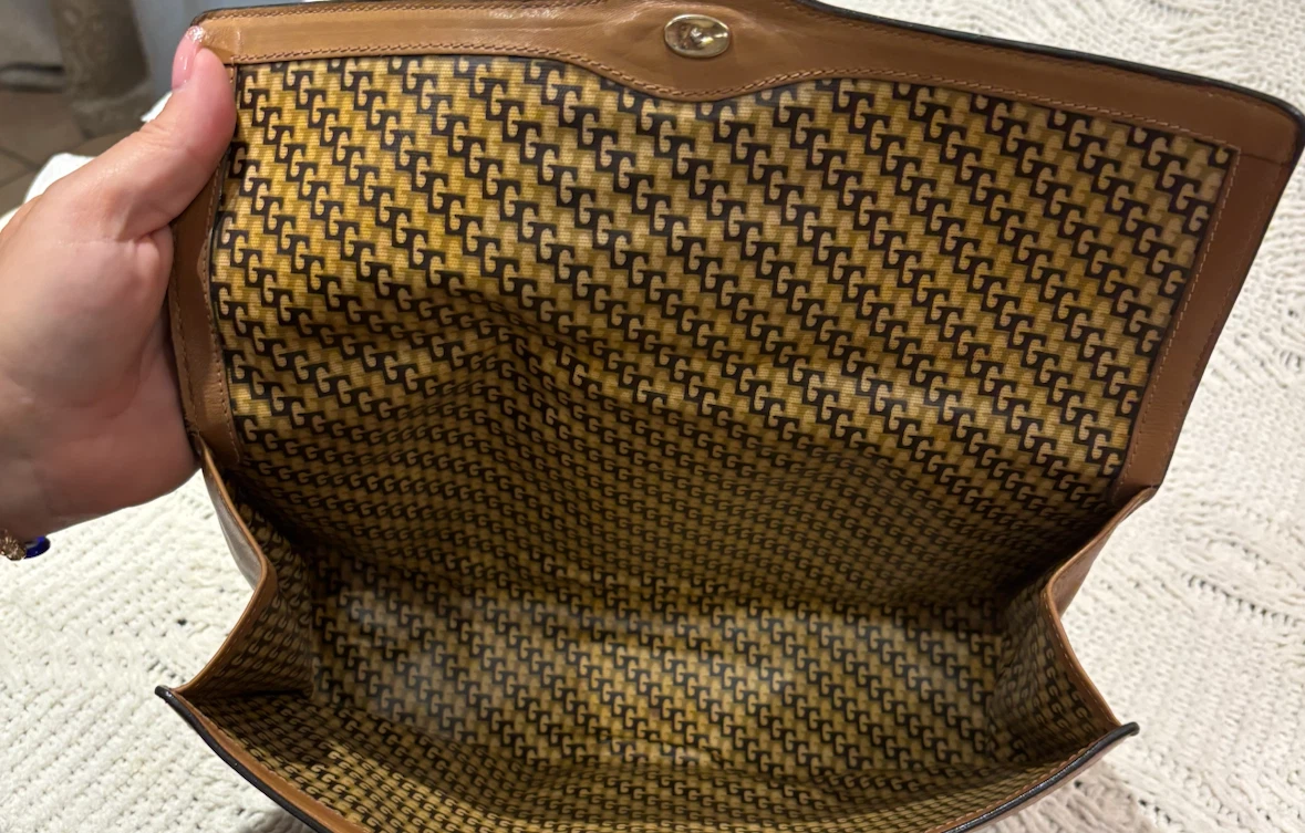 Vintage Gucci Parfums Suede Clutch - photo 3