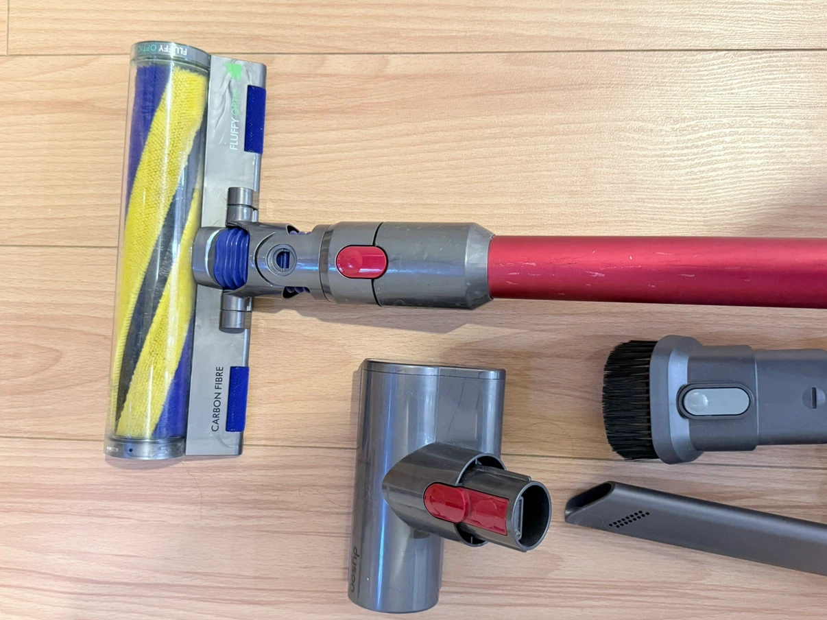 Dyson V11 Outsize Vacuum - Screen Cracked - photo 2