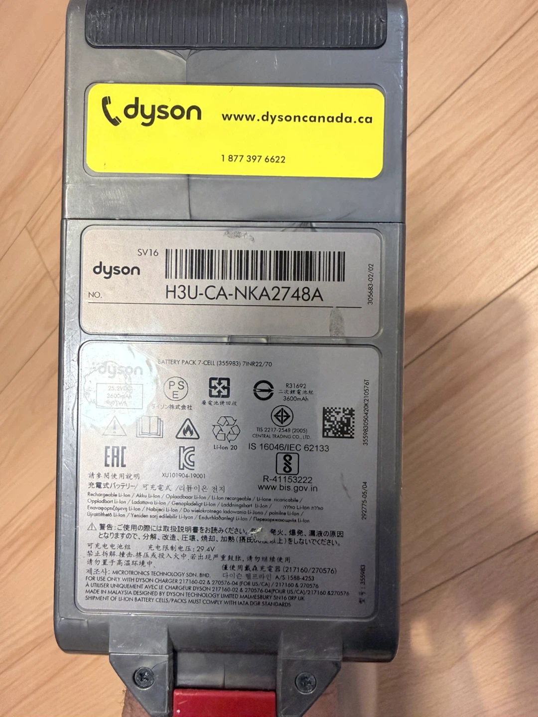 Dyson V11 Outsize Vacuum - Screen Cracked - photo 5