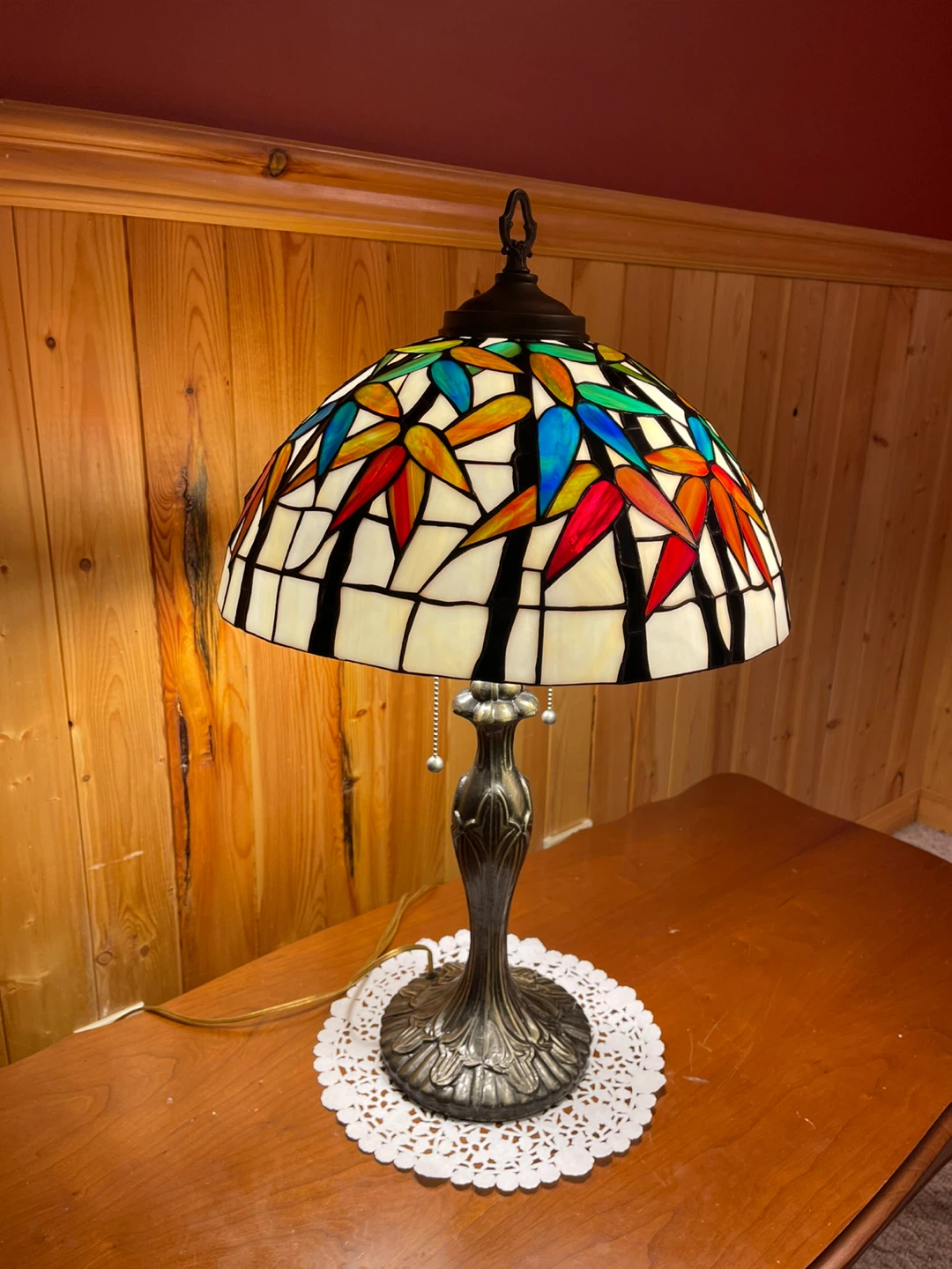A beautiful vintage Tiffany Style stained glass table lamp - photo 2