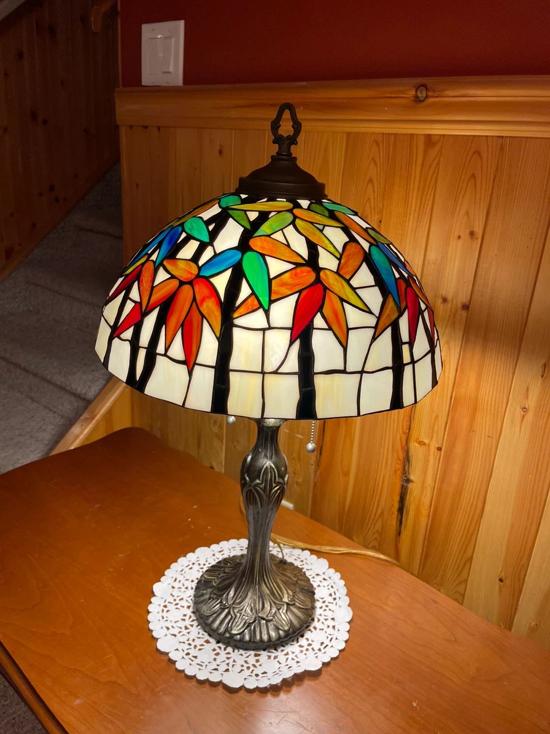 A beautiful vintage Tiffany Style stained glass table lamp - photo 3