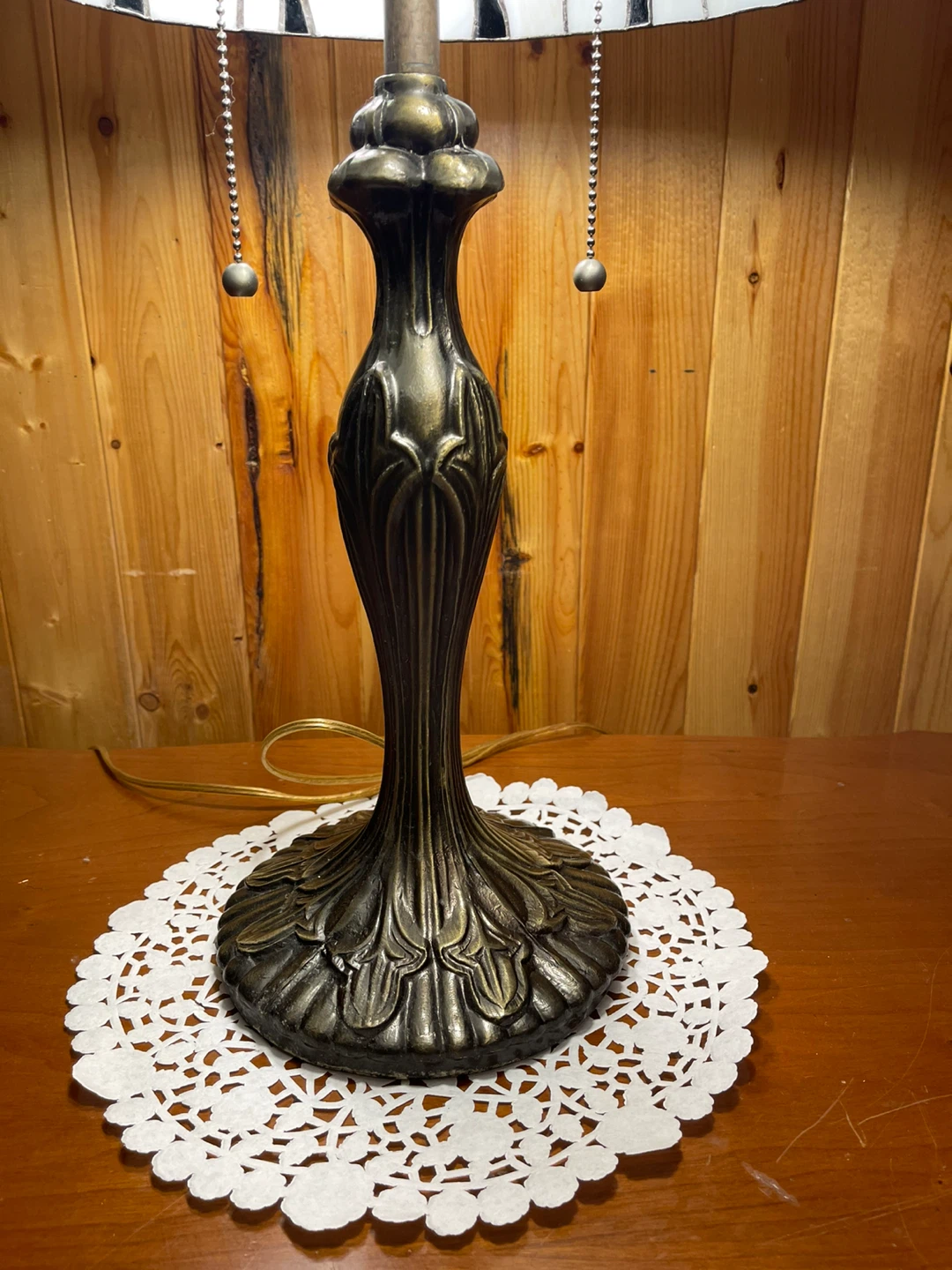 A beautiful vintage Tiffany Style stained glass table lamp - photo 5