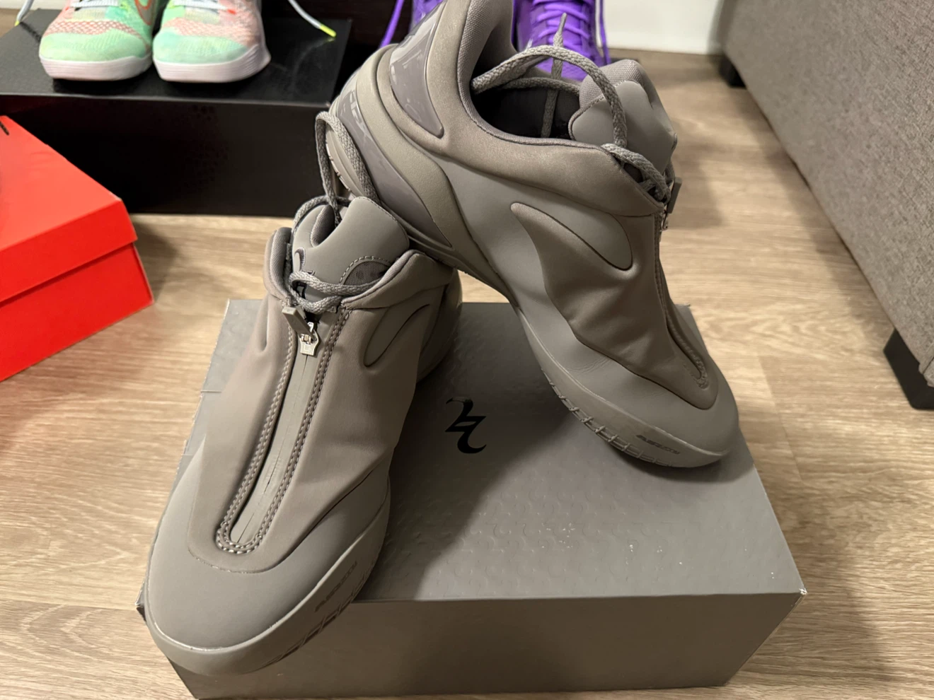 Shai 001 Area Grey