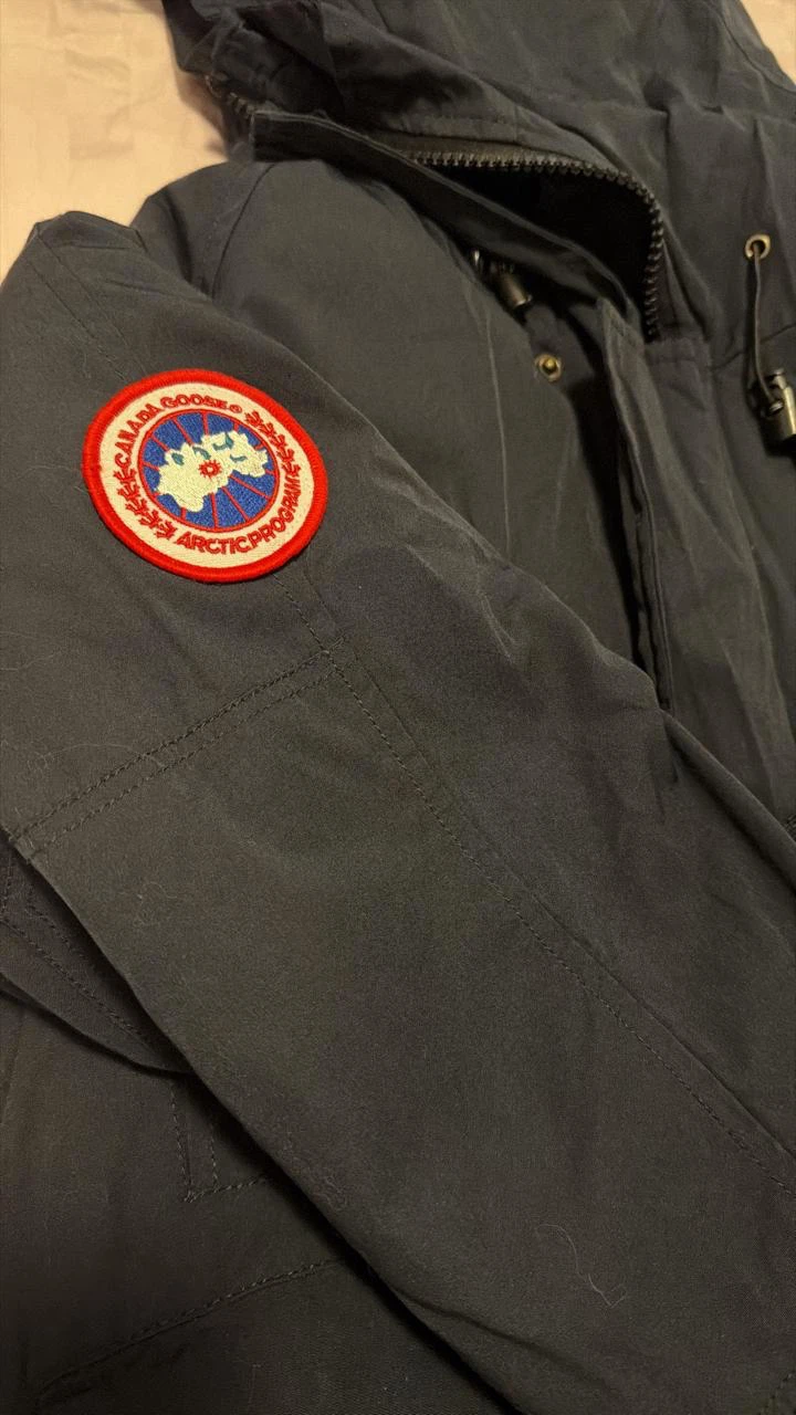 Canada Goose winter bomber jacket - photo 2