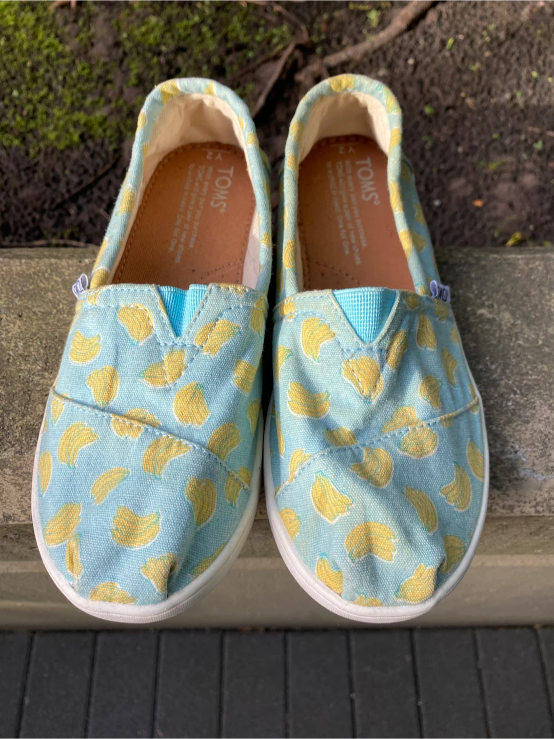 TOMS Kids’ banana print slip-on shoes