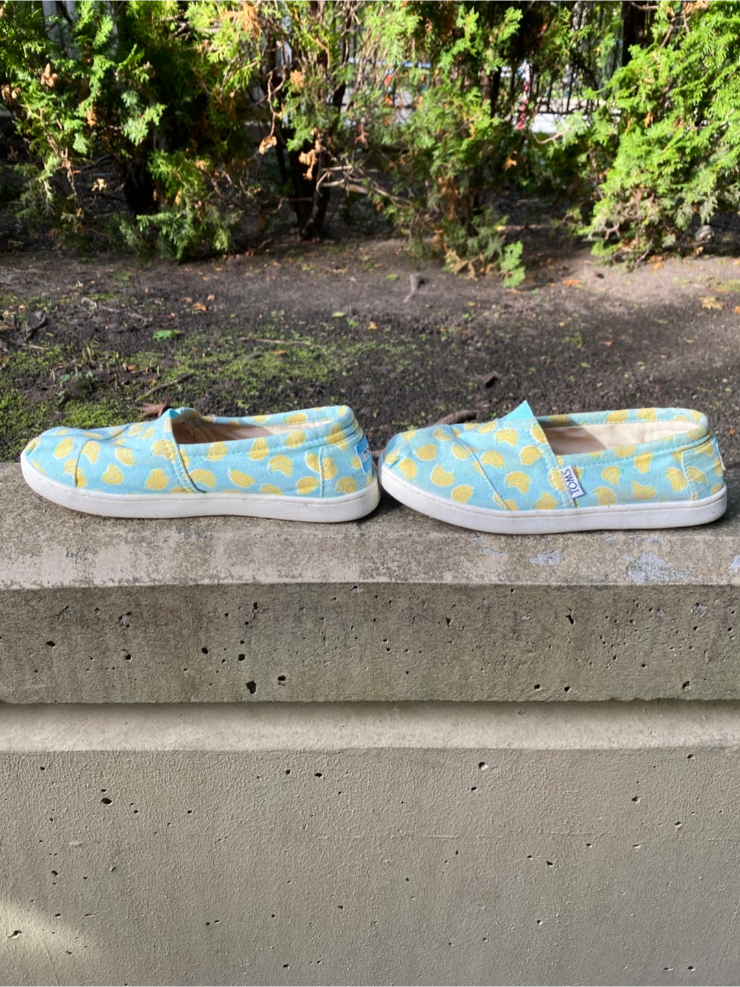 TOMS Kids’ banana print slip-on shoes - photo 3