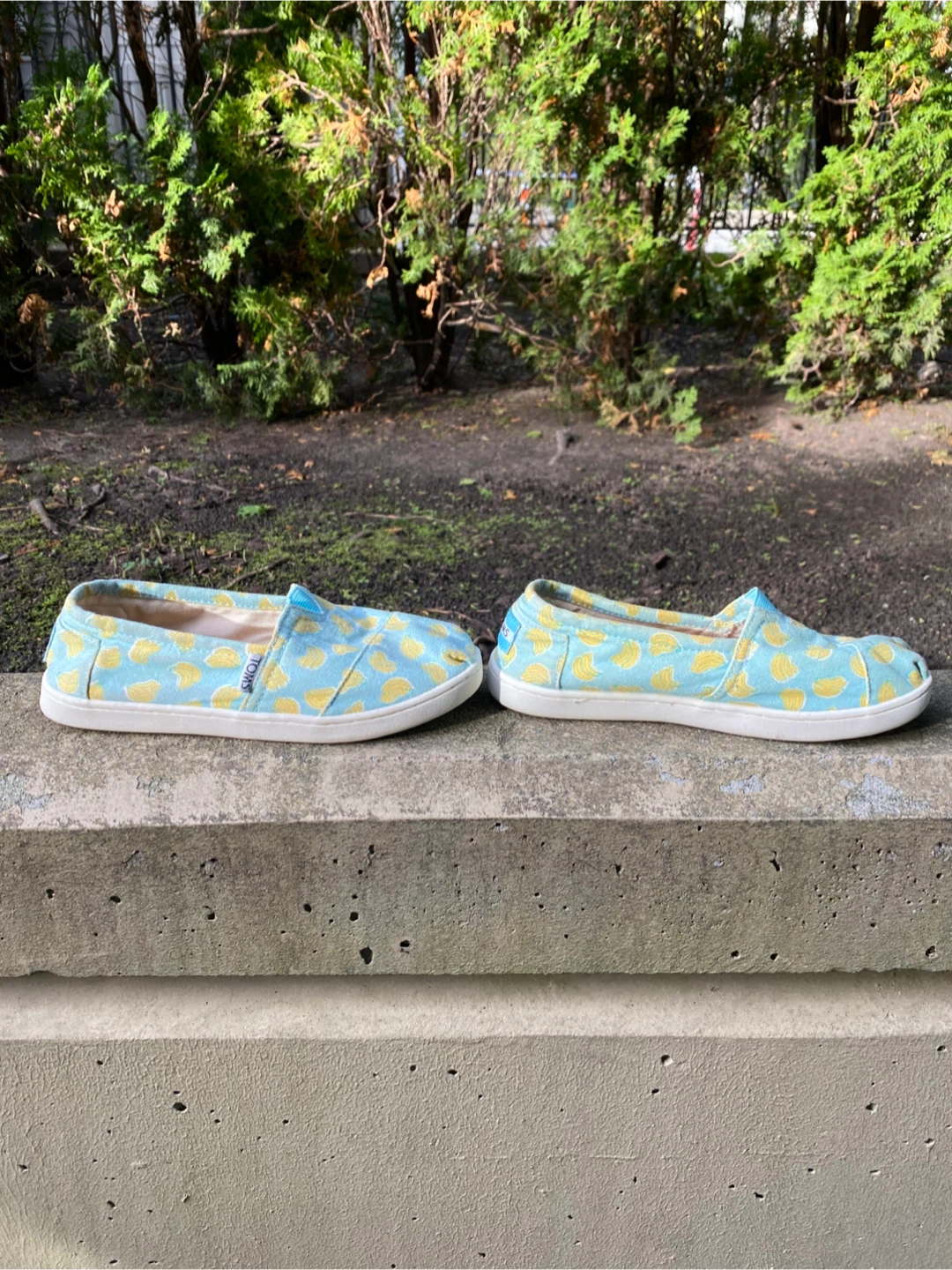 TOMS Kids’ banana print slip-on shoes - photo 4