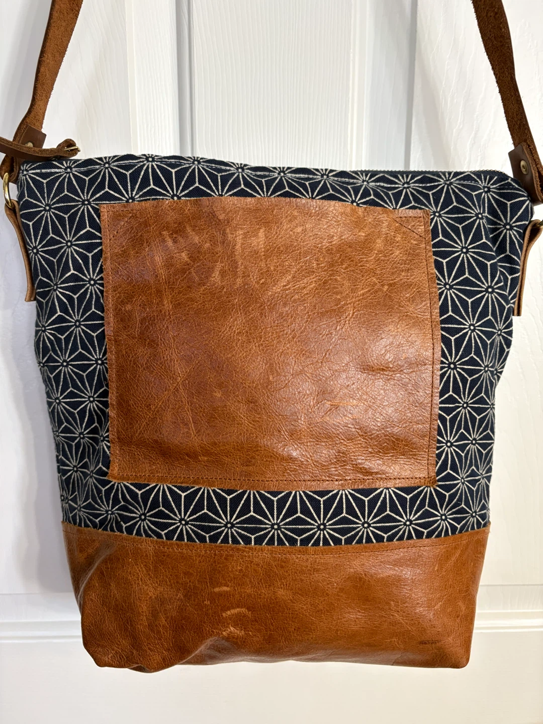 Grace “Brooklyn” Carry-All Indigo Geometric Model - photo 2