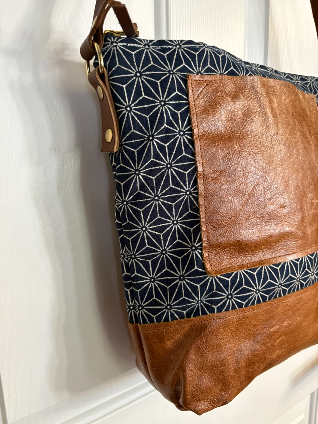 Grace “Brooklyn” Carry-All Indigo Geometric Model - photo 5